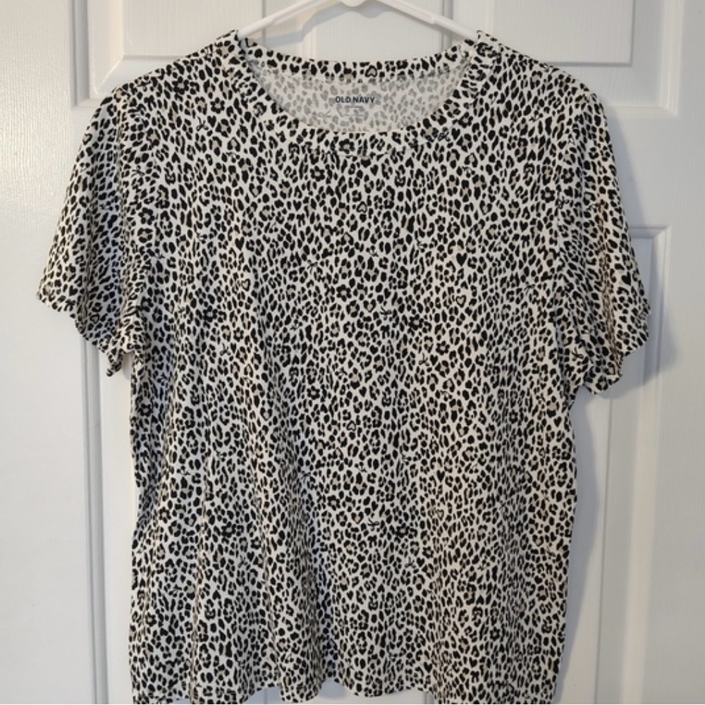 Old Navy Monochrome Animal Print Short Sleeve Tee
